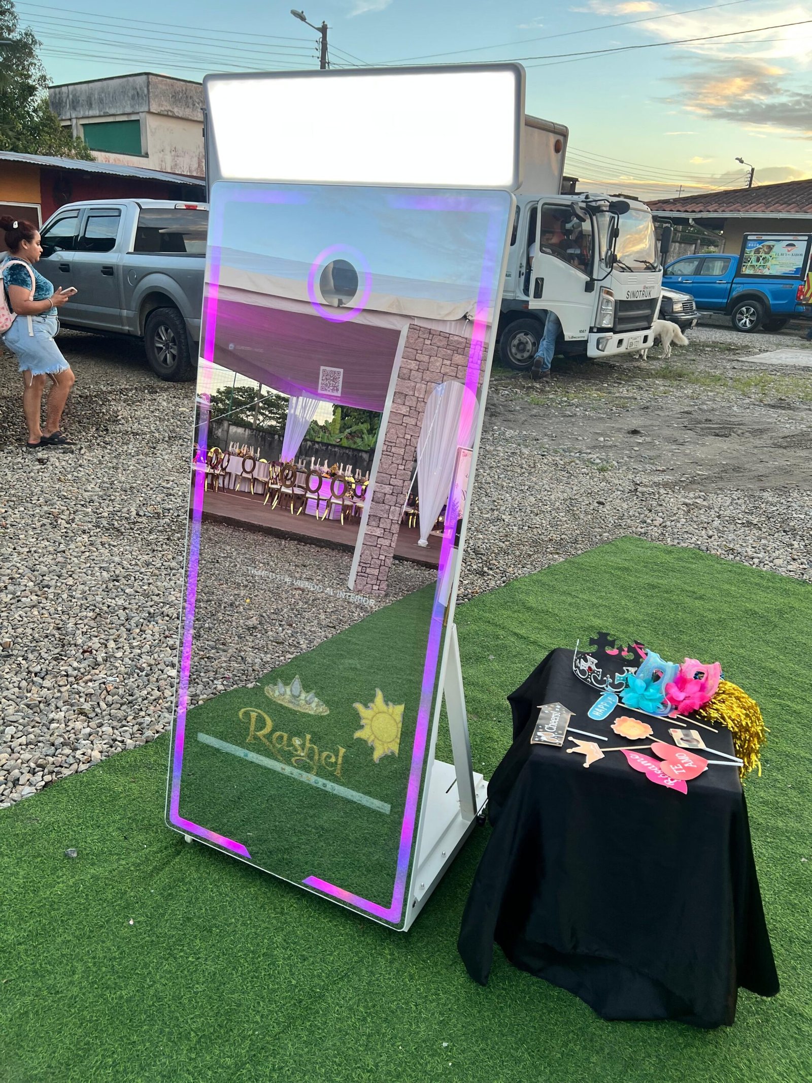 Espejo Mágico interactivo de Ctime Eventos con iluminación, cámara y accesorios para fotografías